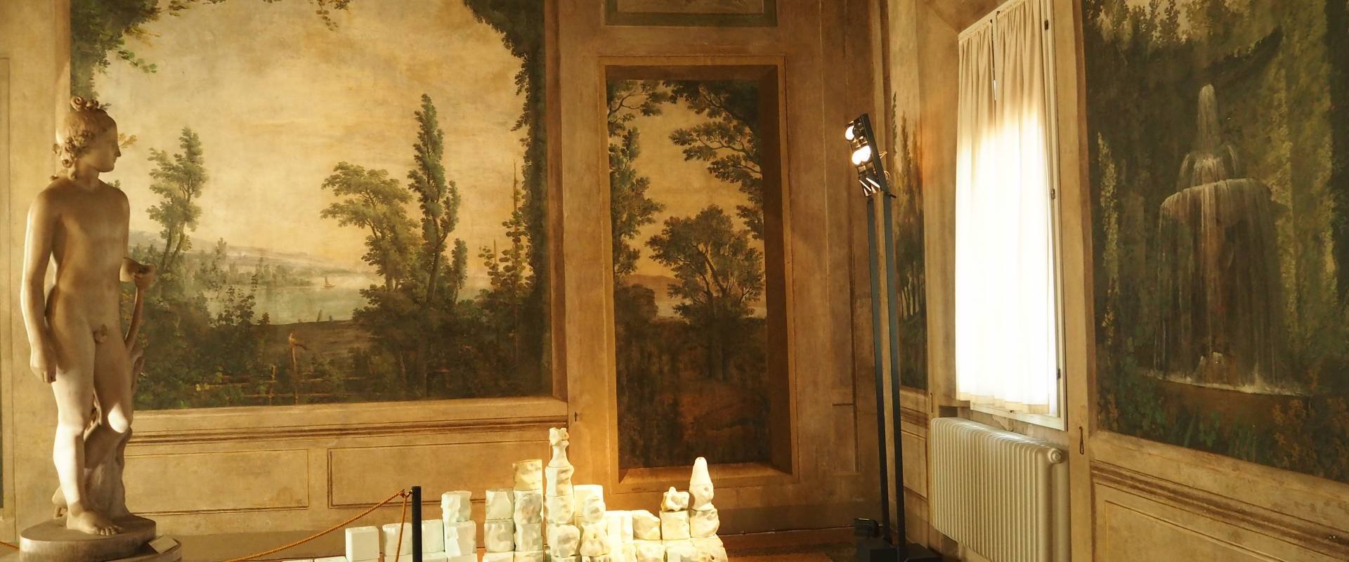Sala Boschereccia di Palazzo d'Accursio con Apollino di Canova 2 photo by MarkPagl